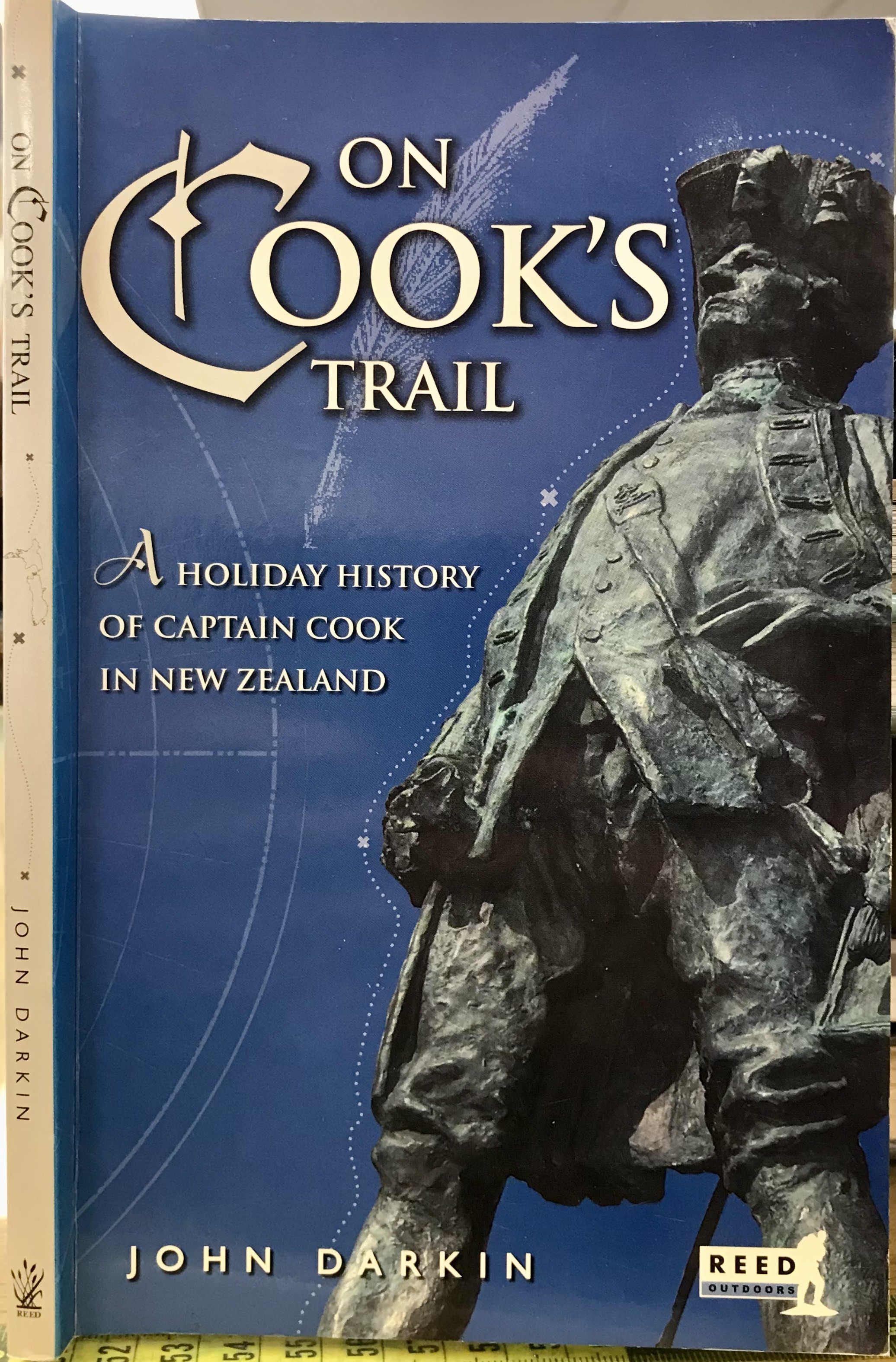 On Cook's Trail - A Holiday History of Captain Cook in New Zealand - Darkin, John