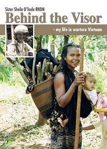 Behind the Visor - My Life in Wartorn Vietnam - O'Toole, Sheila