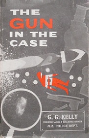 The Gun in the Case - Kelly, Greg G